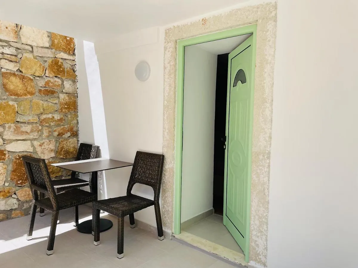 Mpolanos Guesthouse Himare 0*,  Albania
